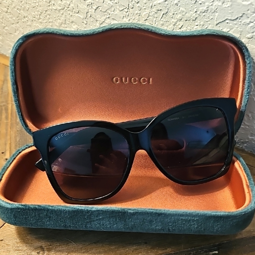 Gucci Black Oversized Sunglasses